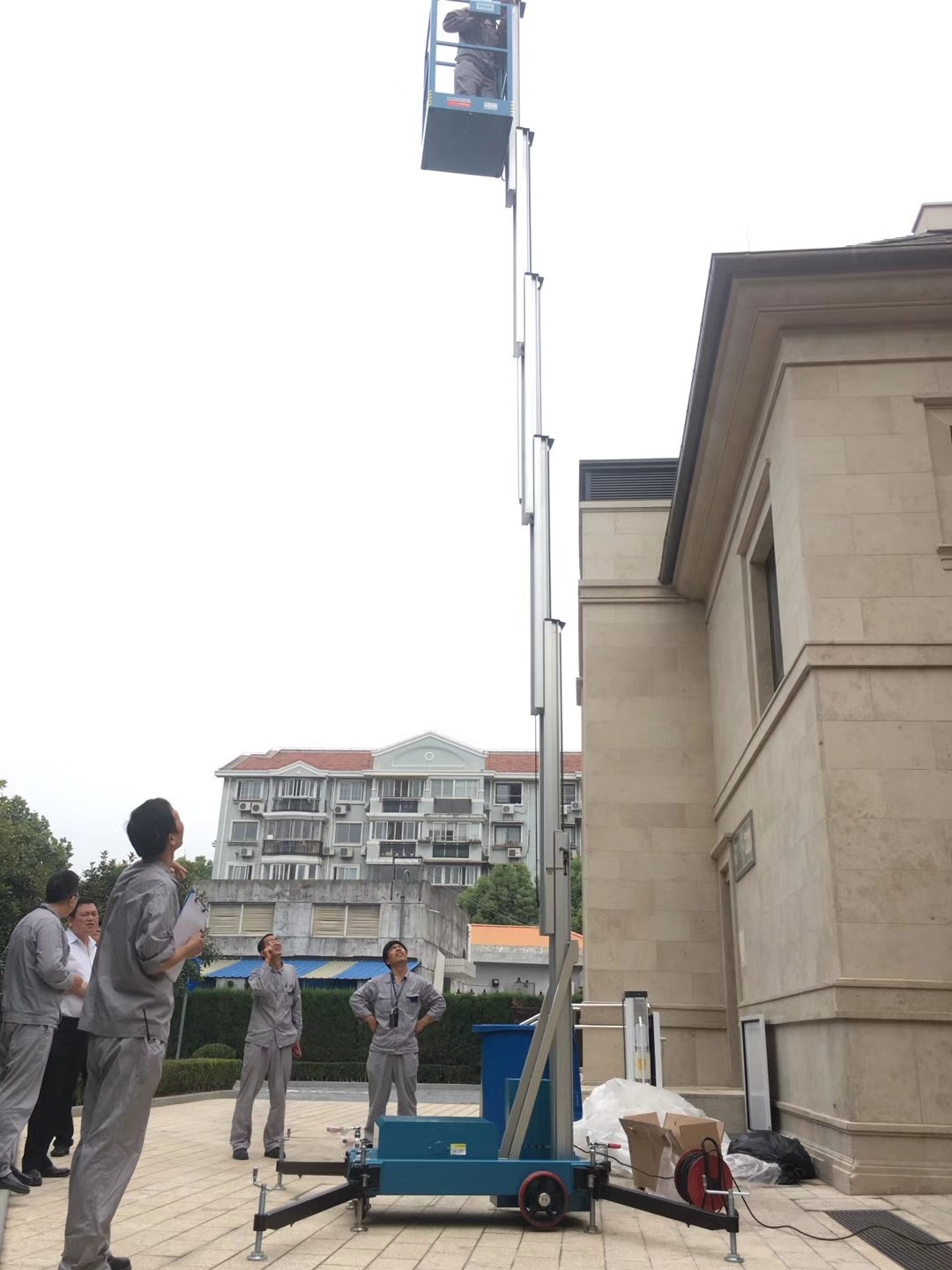 Wholesale Customized 6 -12 m Aerial mast Lift Platform hydraulic platform lift from china suppliers