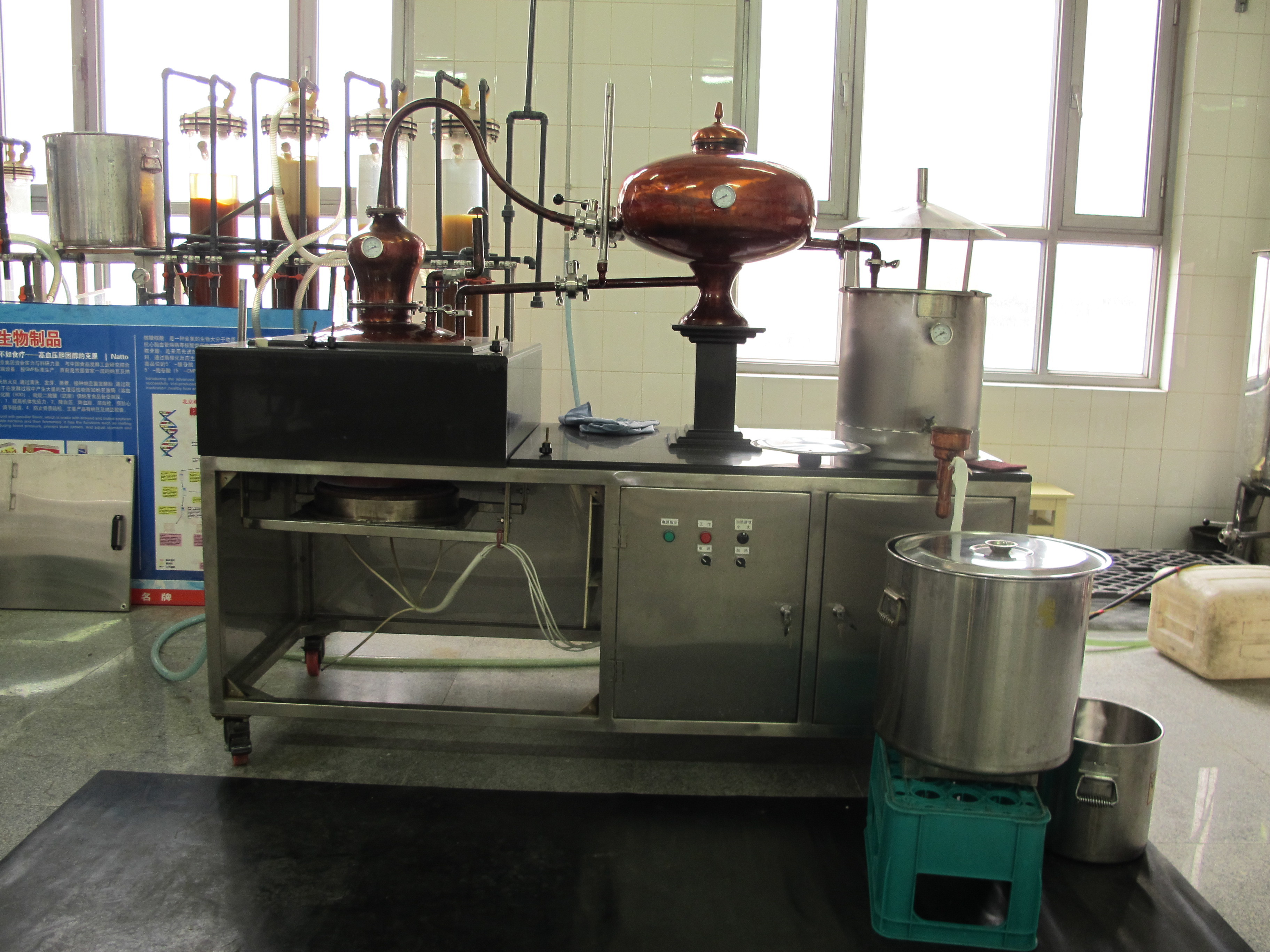 Wholesale 200L 500L 1000L Red Copper Alcohol Vodka Pot Still Distiller from china suppliers