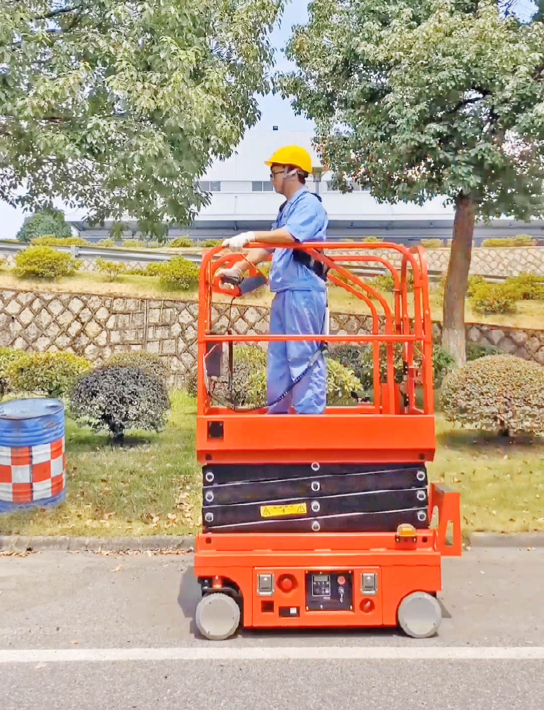 Buy cheap Mini Scissor Lifts 6 Meter Working Platform For Painting from wholesalers