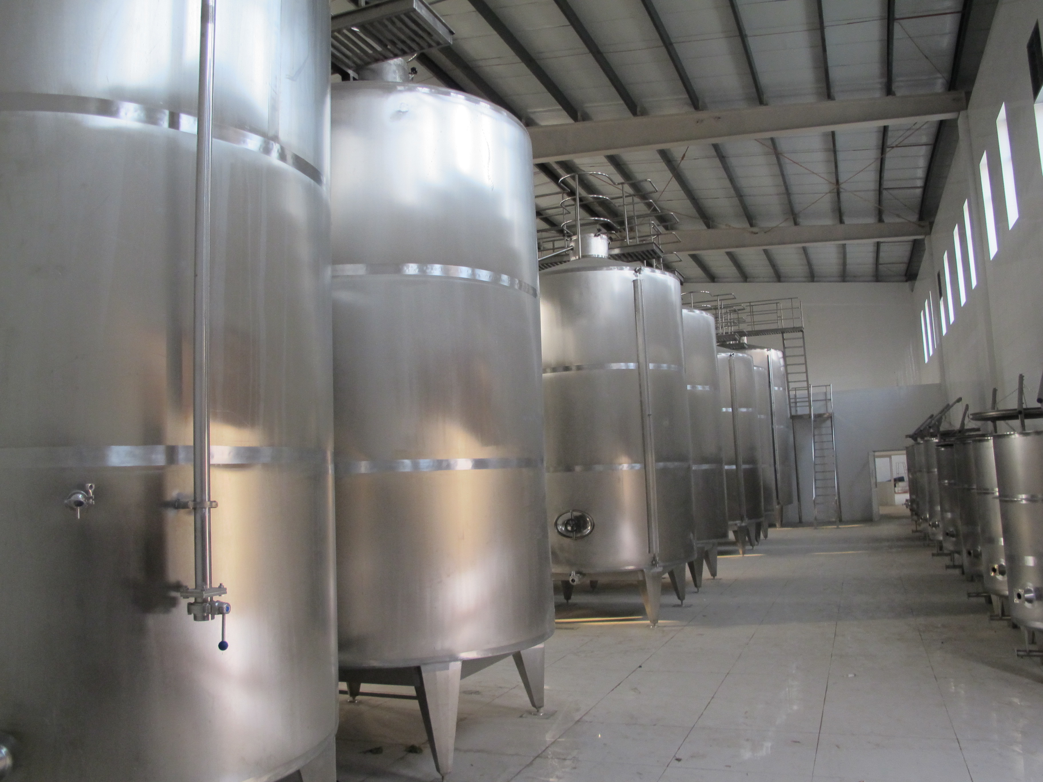 Wholesale Sealed Cosmetic Product Lotion Storage Tank Mobile Oil Storage Tank from china suppliers