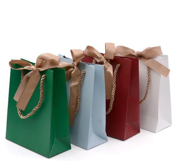 Gift White Cardboard Shopping Bag For Jewelry Clothing Shoes Packaging Custom