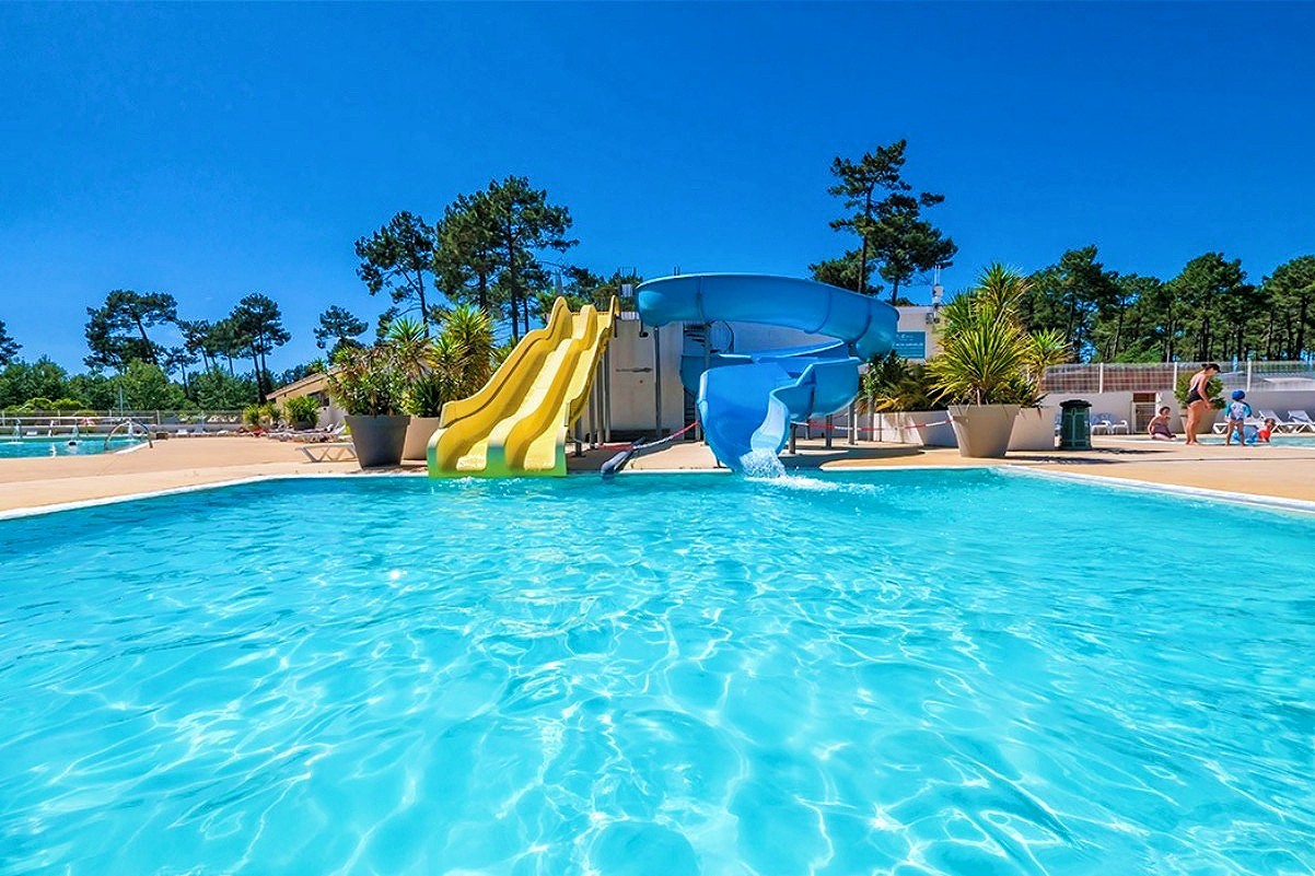 Water Park Child Play Equipment Fiberglass Slide For Swimming Pool Height 5-12 m
