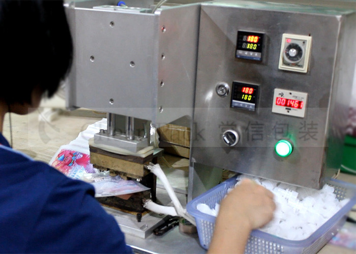 Stand Up Bag Plastic Spout Hot Sealing Machine Manual High Efficiency