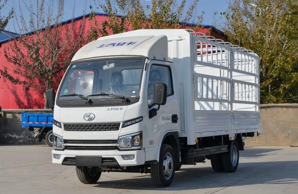 Small Cargo Trucks SAIC Light Truck Fence Box 4 Meters Single Axle Diesel Engine