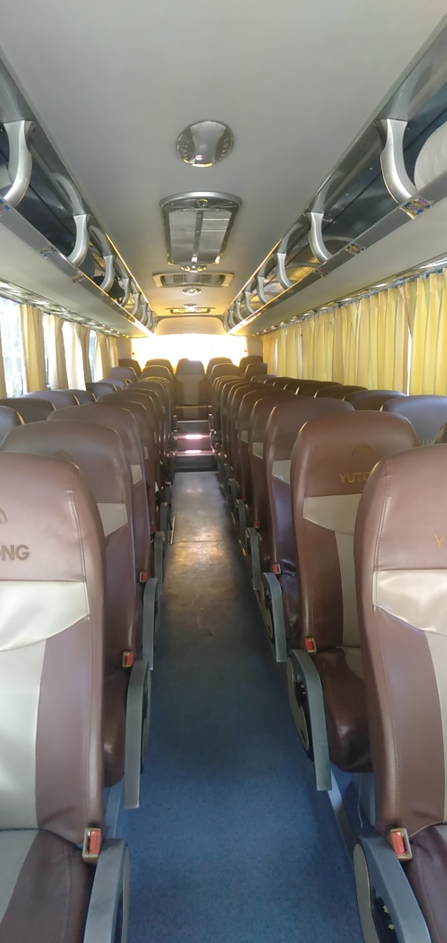 Used Yutong Bus ZK6127 53 Seats Yuchai Rear Engine Used Coach Bus
