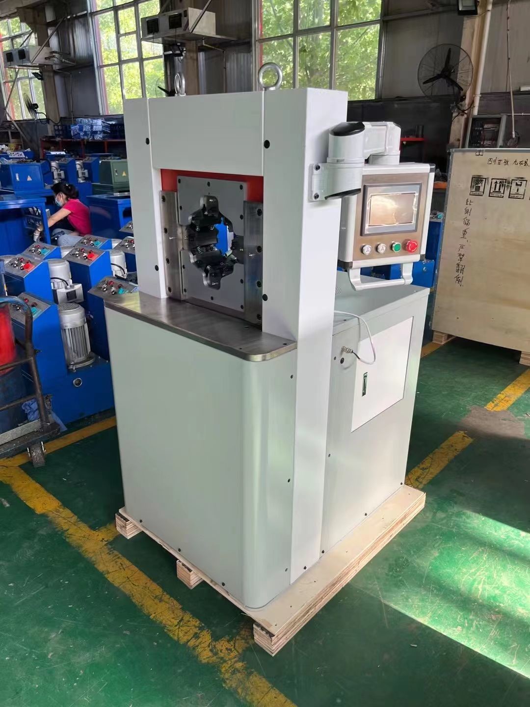 System Pressure 31.5MPa And Super Thin AC Hose Crimping Machine By 1500T Crimping Force