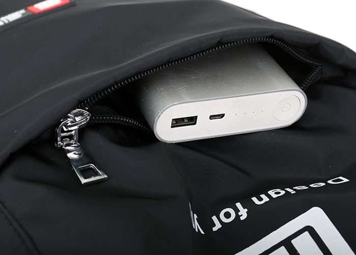 Large Sports Backpacks Nylon Material Lightweight With Front Zipper Pocket