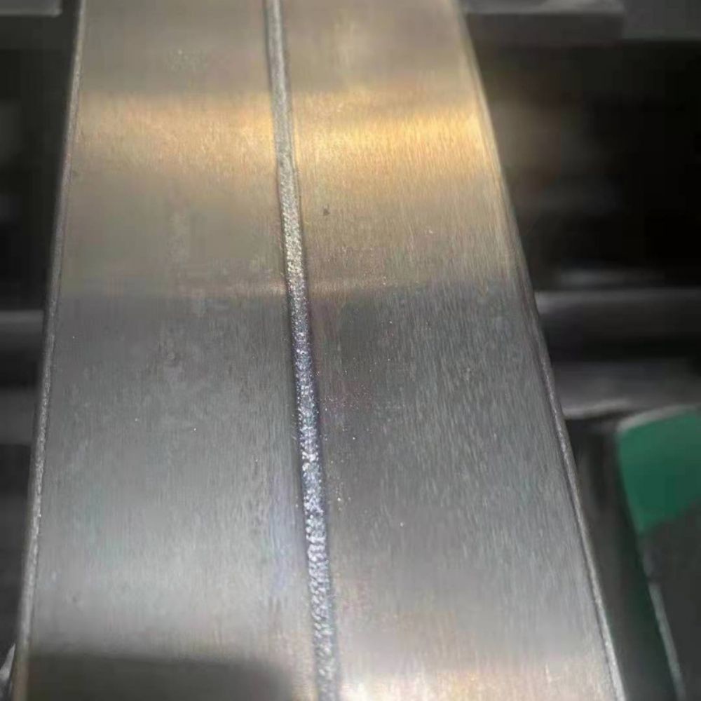 Lasser Welder Step Beam Roll Forming Machine 5T Weight 1.2-1.5mm Cutting 3-6m