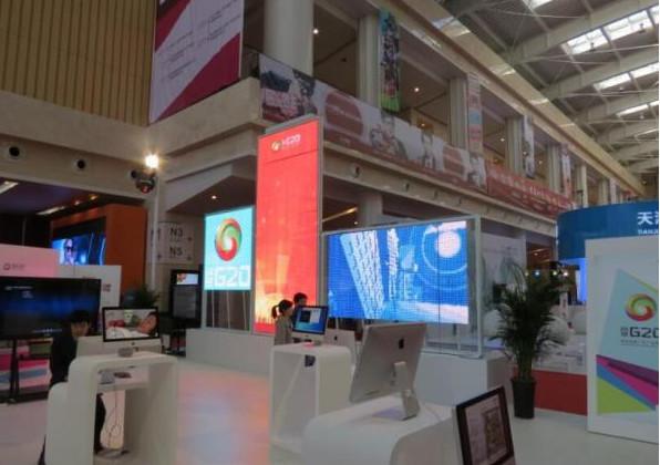 P16 High Transparent LED Display , Outdoor Video Glass Wall working Temperature