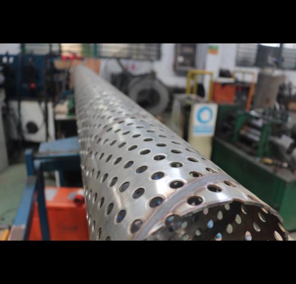 316 316L Perforated Stainless Steel Cylinder Welded Parttern For Decorating Cage