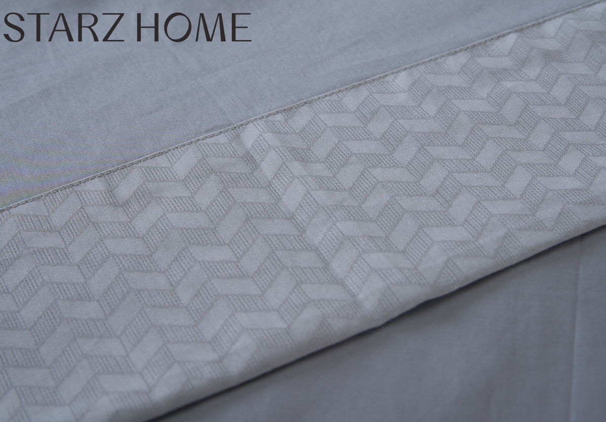 100% Cotton Colored Embroidery Hotel Bedding Set with Air-permeable Construction