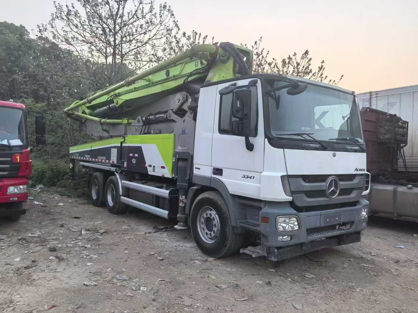 Zoomlion 47m Concrete Pump Truck Installed With Mercedes-Benz Chassis Price