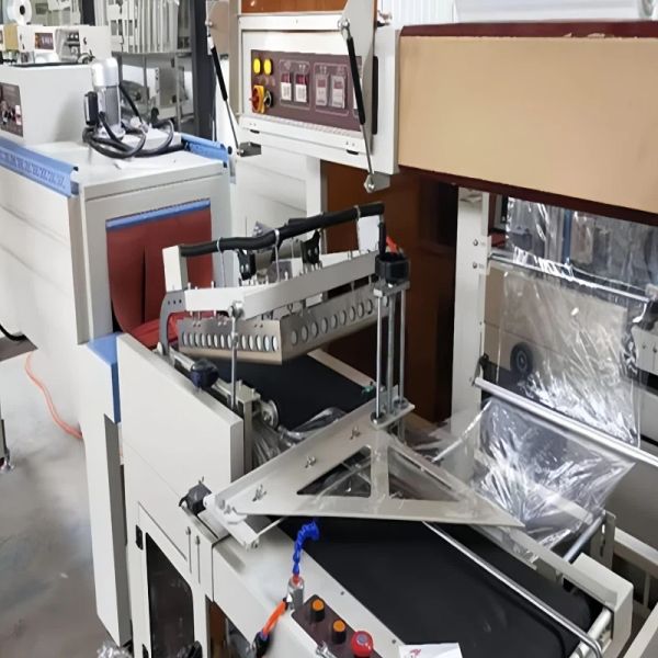 L Type Shrink Tunnel Machine Fully Automatic Shrink Wrap Packaging Equipment 220V 50Hz