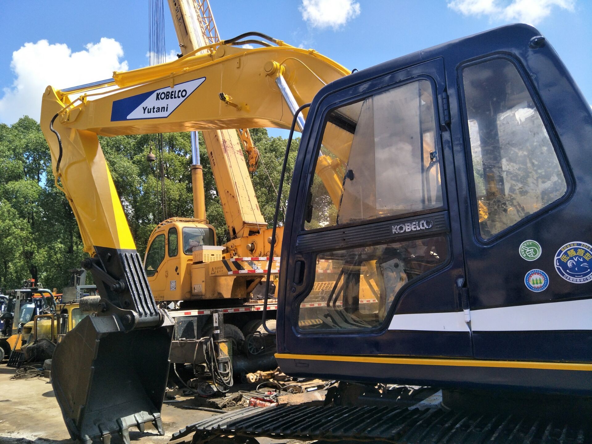 Used SK200 EX200 Cheap Japanese Crawler Excavator For Sale