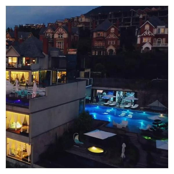 Air Pump Accessories Included Thick Glass Swimming Pool with High Light