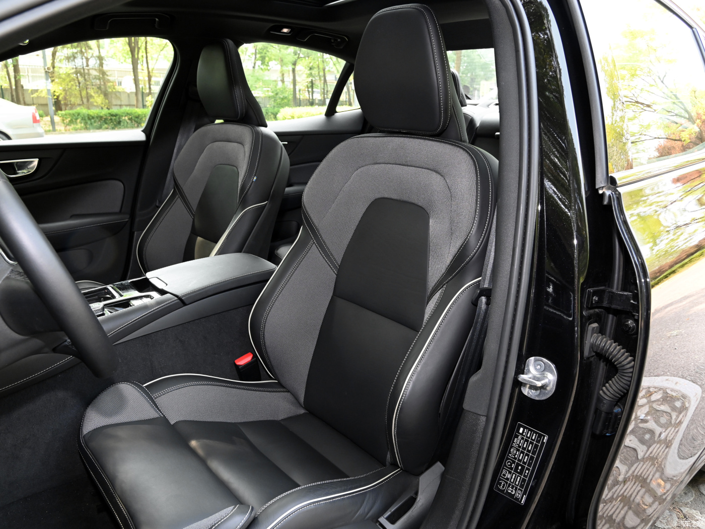 Experience the Best of Both Worlds with the 2023 Volvo S60 High Speed Long Range and Plug-in Hybrid