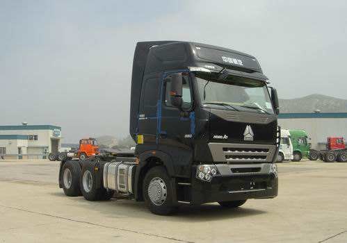 371hp EuroII Sinotruk Howo Tractor Truck LHD 10 Wheels Prime mover HW 79 High Roof Cab Two Berths 102 Km / H