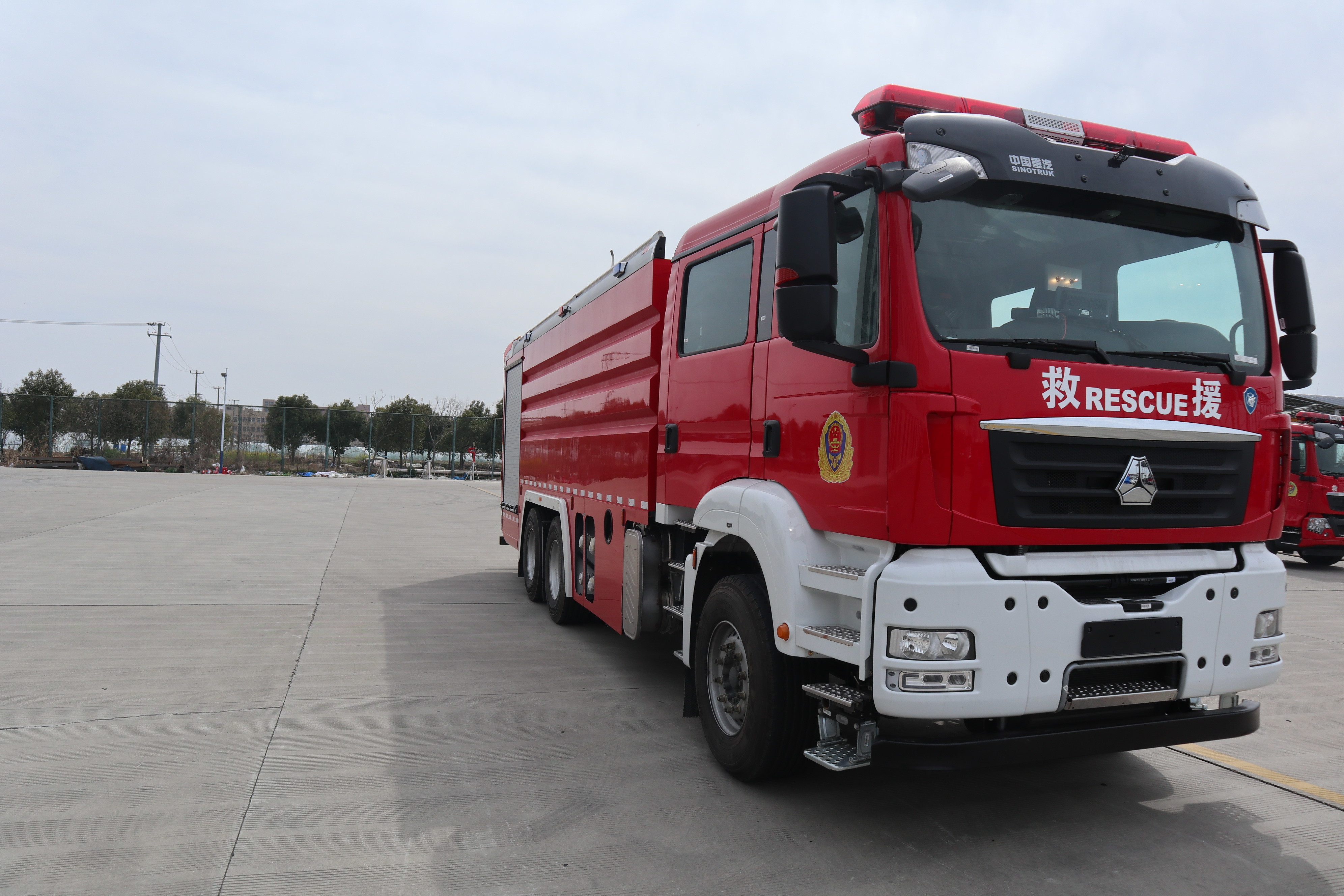 Sinotruk Fire Engine Water Tank 6 Passengers Compact Fire Truck PM170/SG170