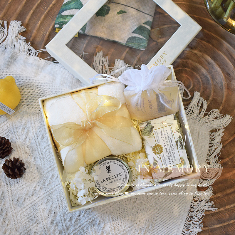 customize Lipstick Cardboard Gift Packaging Box for Silk Scarf