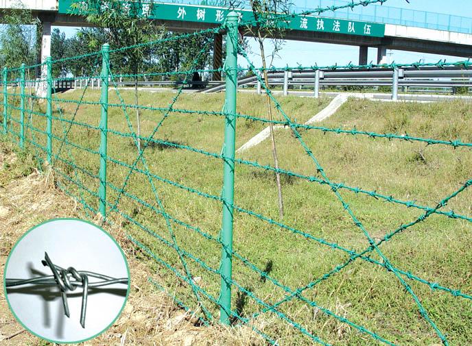 7.5-15cm Distance Barbed Wire Fence With Handle / Wooden Spool Anti corrosion