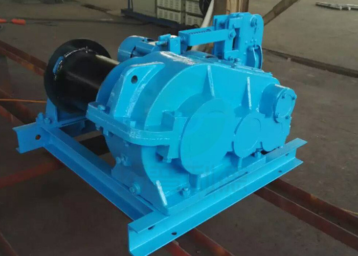 Variable speed wire rope electric lifting winch for boat trailers