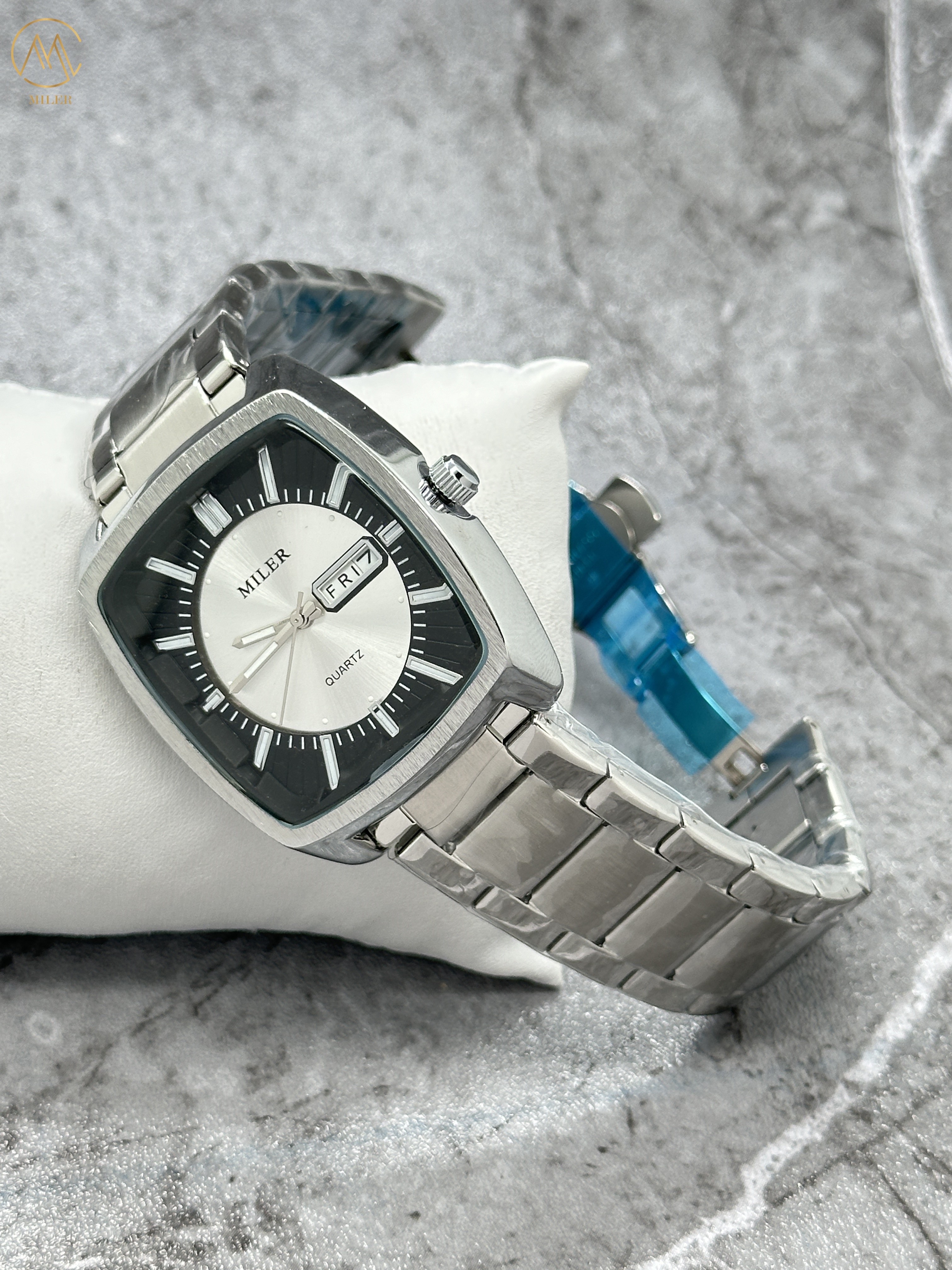 Fashionable Classic Men′s Waterproof Watch with Stainless Steel Strap