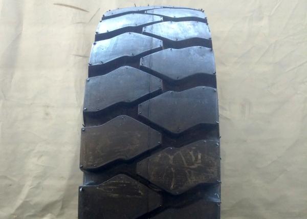 Anti Sideslip Industrial Forklift Tires 8.25-12NHS Narrow Grooves Stable