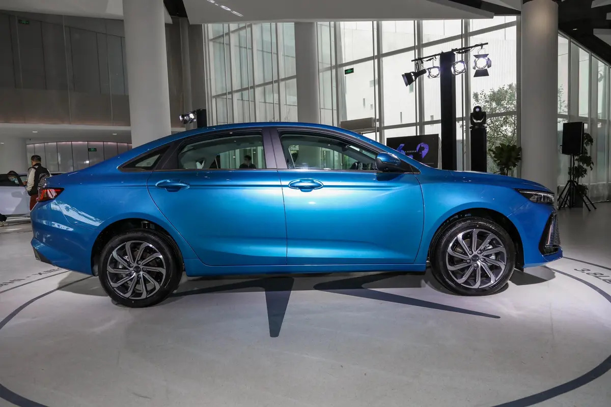 Geely Emgrand L Thor HiP EV Car Plug-in Hybrid 230km/h High speed Long Range 4735*1815*1495mm with speed Safety Features