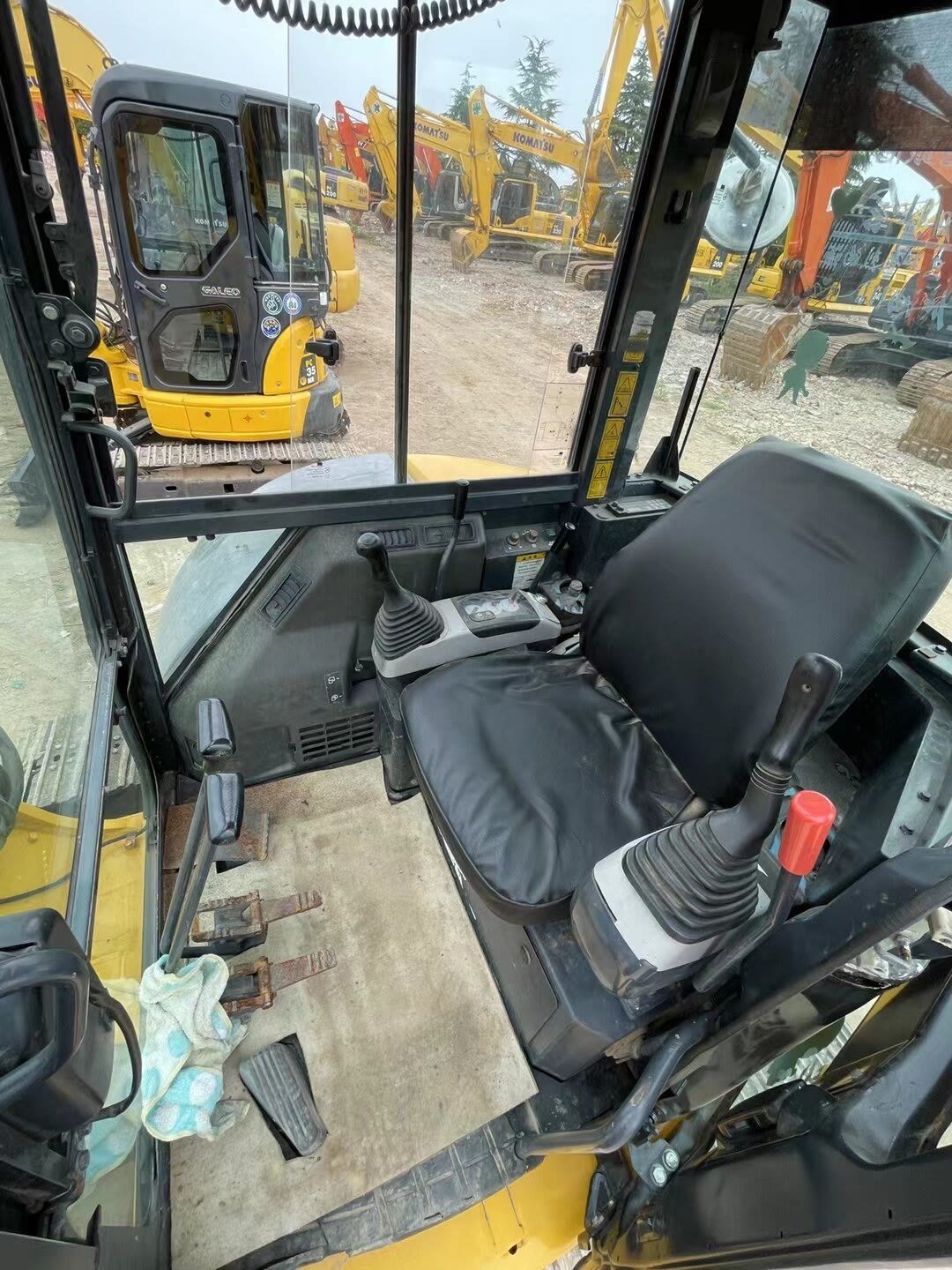 Secondhand Excavator Komatsu PC55MR Small Excavator with Original Hydraulic Valve