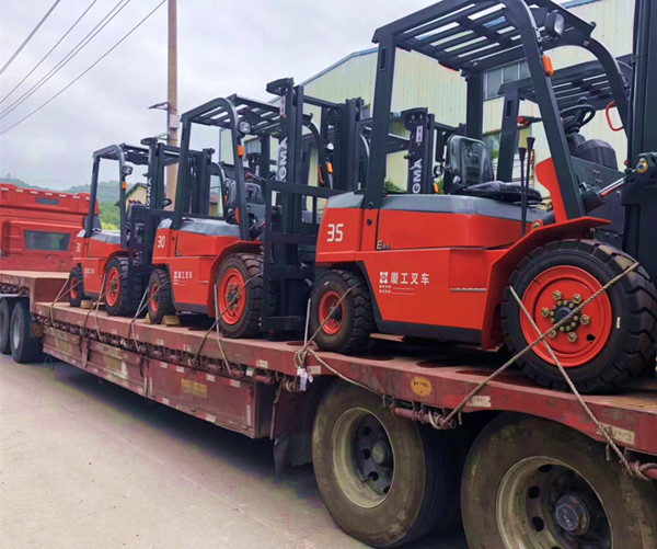 3 Ton Diesel Counterbalance Forklift Container Lifting Mast Energy Saving