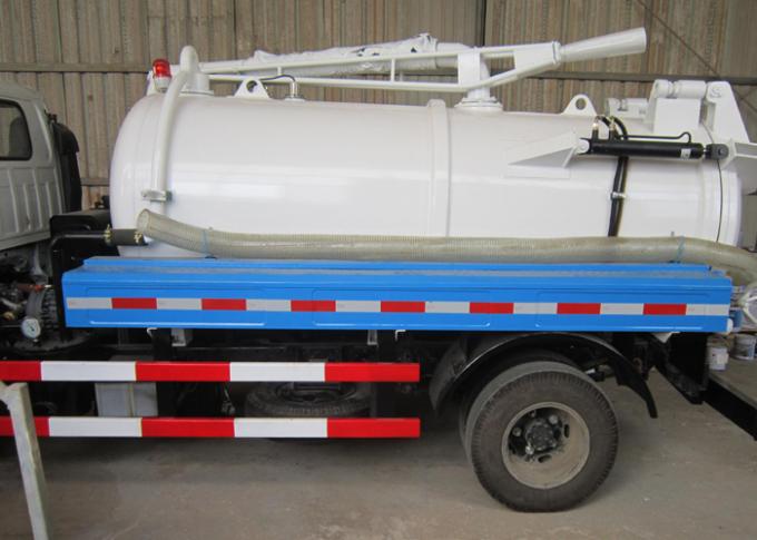 5-6CBM LHD 4X2 Sewage Suction Truck , Combination Sewer Cleaning Truck