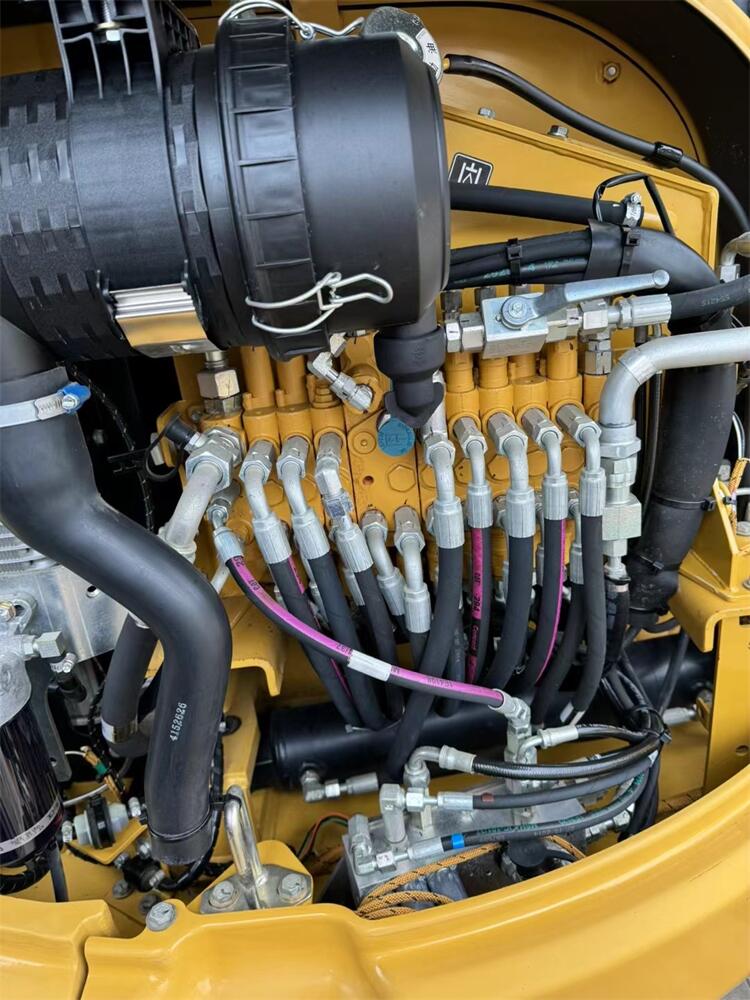 Original Hydraulic Pump Caterpillar Cat304 Mini Excavator Iron Track with Cab 2TON 3TON 3.5TON 4TON