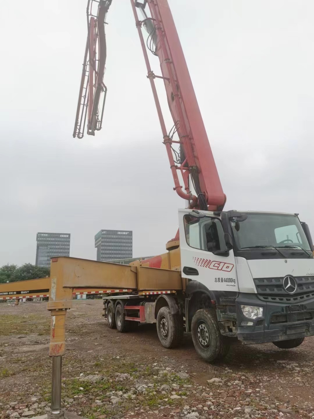 Sany high performance used 62m concrete pump truck suitable for large building construction
