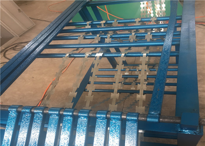 BTO-22 9 Strips Razor Wire Mesh Making Machine , Razor Barbed Wire Machine For Army