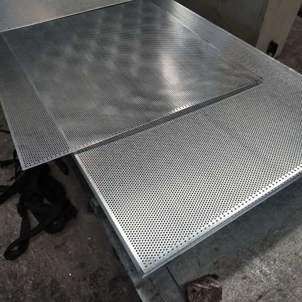1.5mm Hole Diameter Perforated Galvanised Sheet Protective Cover