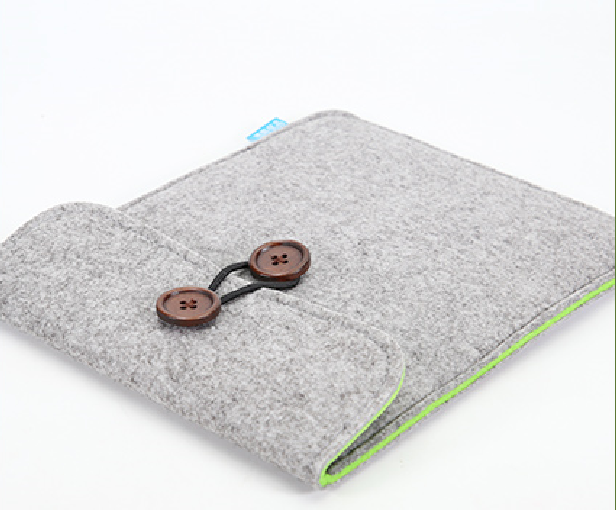 Step into the storage bag with felt protection