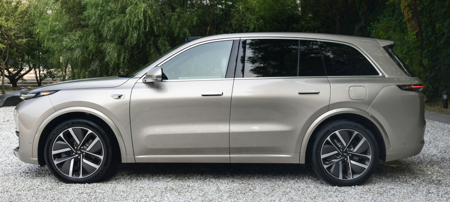 LI L8 2023 Pro Medium And Large SUV EREV Extended Range 154 Hp 5 Door 6 Seats