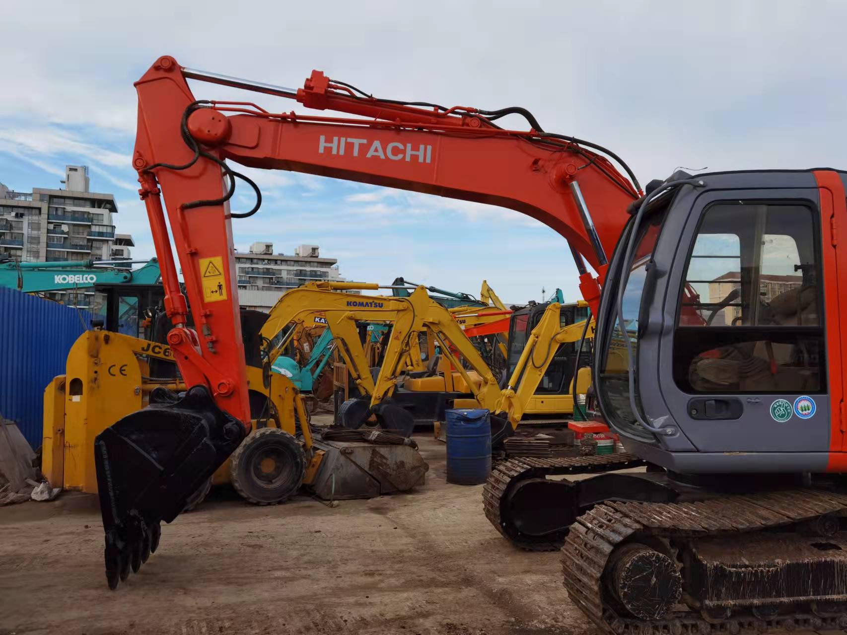 Refurbished Hitachi ZX120 Excavator Isuzu Engine 65 kW Power 20T Operating Weight