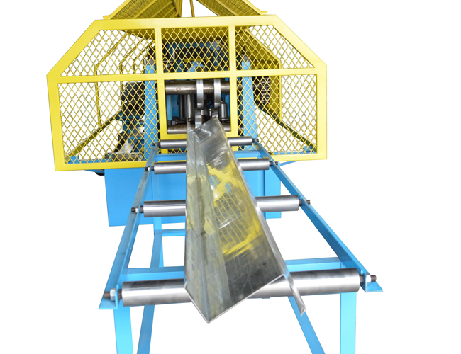 C / Z Purlin Interchangeable Roll Forming Machine For Galvanized Sheet
