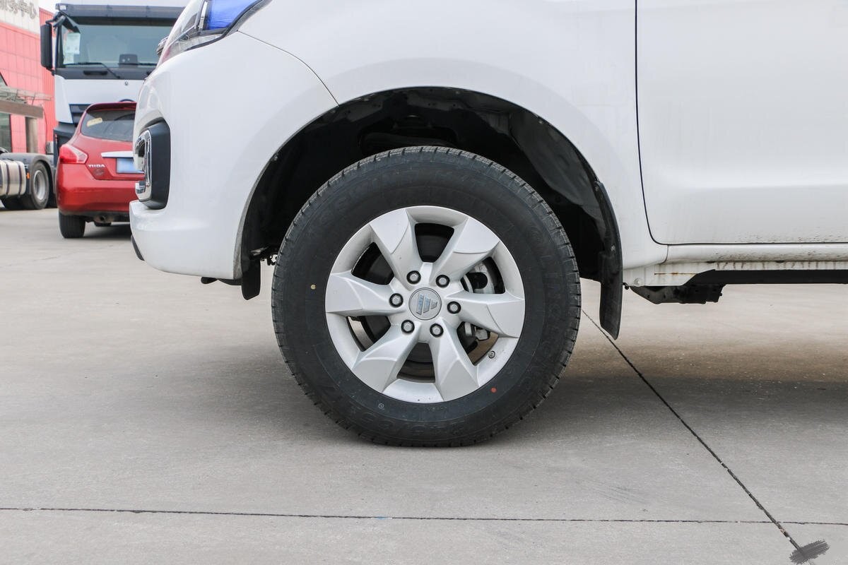 Used Foton Tunland Pickup Truck 4x2 Drive Mode Double Row Leaf Spring Running Fast Diesel Engine