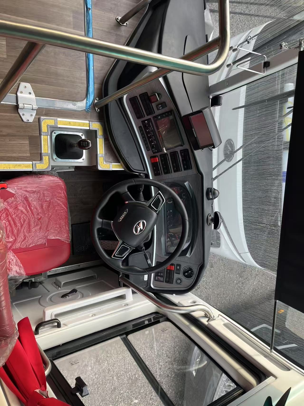 Used Tour Bus For Sale Higher Doule Axles Cummins Engine360hp 55 Seats Rhd