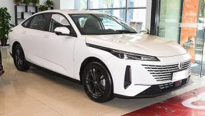 Wholesale 1.5T GDI DCT Changan Yida 2023 Saloon Car 4 Door 5 Seat from china suppliers
