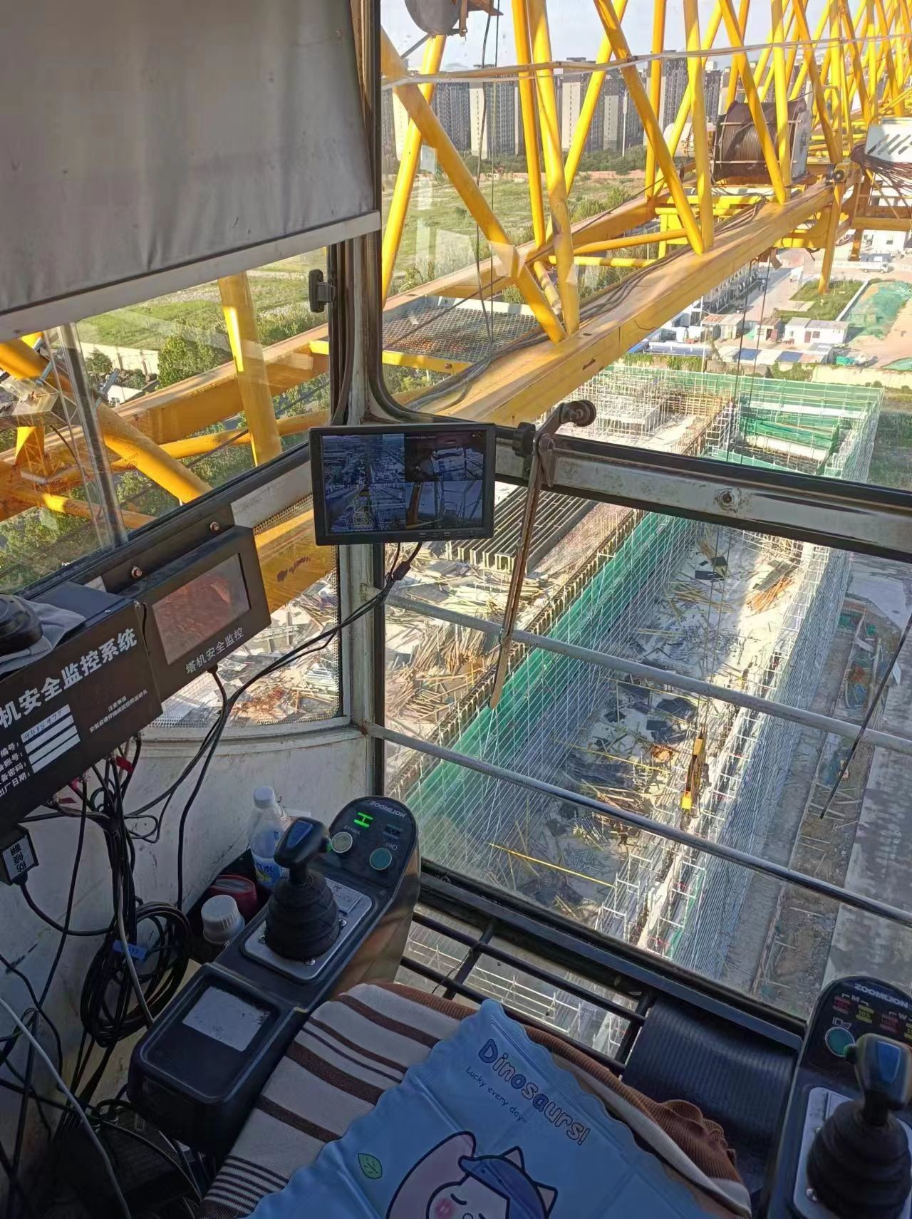 Zoomlion construction tower cranes escort your construction site