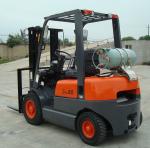 LPG 2.5 Ton Four Wheel Gasoline LPG Forklift 18km / H Travel Speed CE Certificat