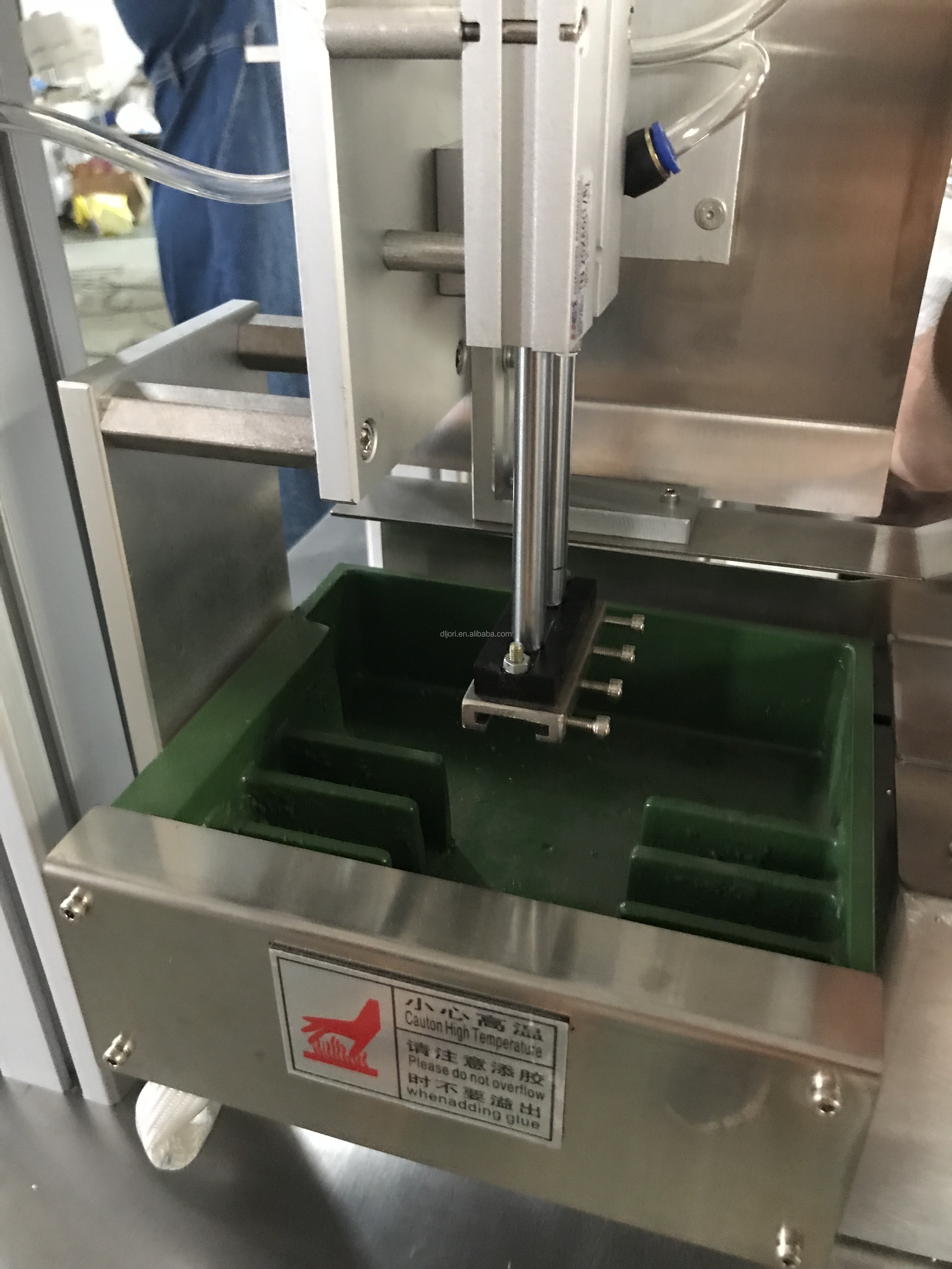 Save energy continuous sealing machine for tissue paper box