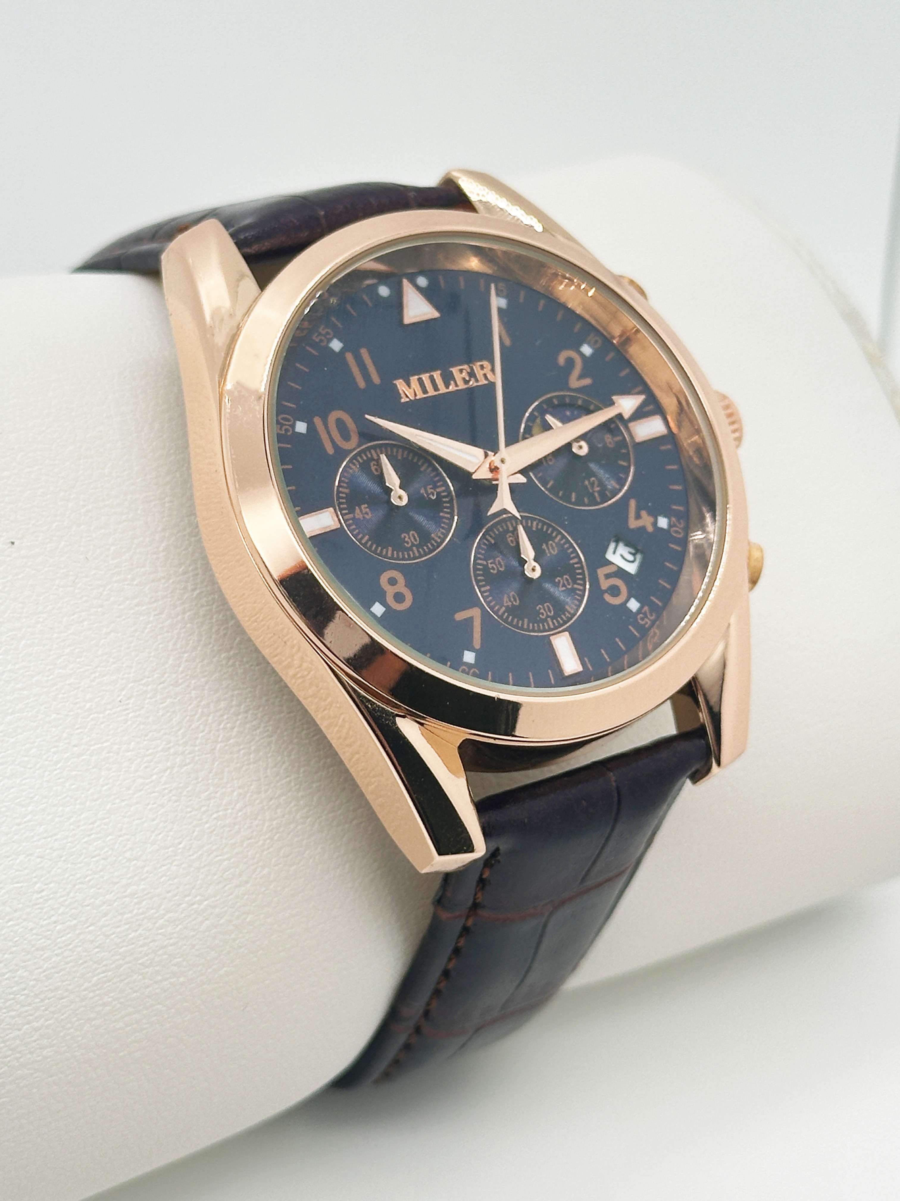 Classic Luxury Men Quartz Watch Waterproof Round Fashionable Mens Watches