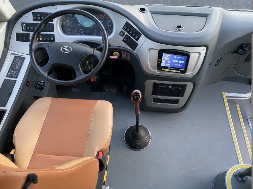 Second Hand Kinglong Used Coach Bus 36 Seats Manual Left Hand Drive Buses Brand XMQ6829