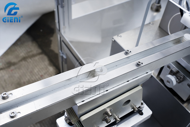 Glass Round Bottle Wiper Pressing Machine , Automatic Wiper Feeding Pressing Machine