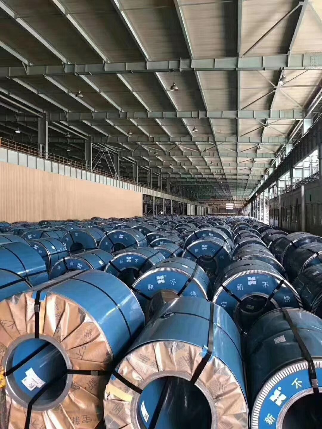 Hot Rolled 304 Stainless Steel Coil 600mm-1250mm 2B BA HL AISI