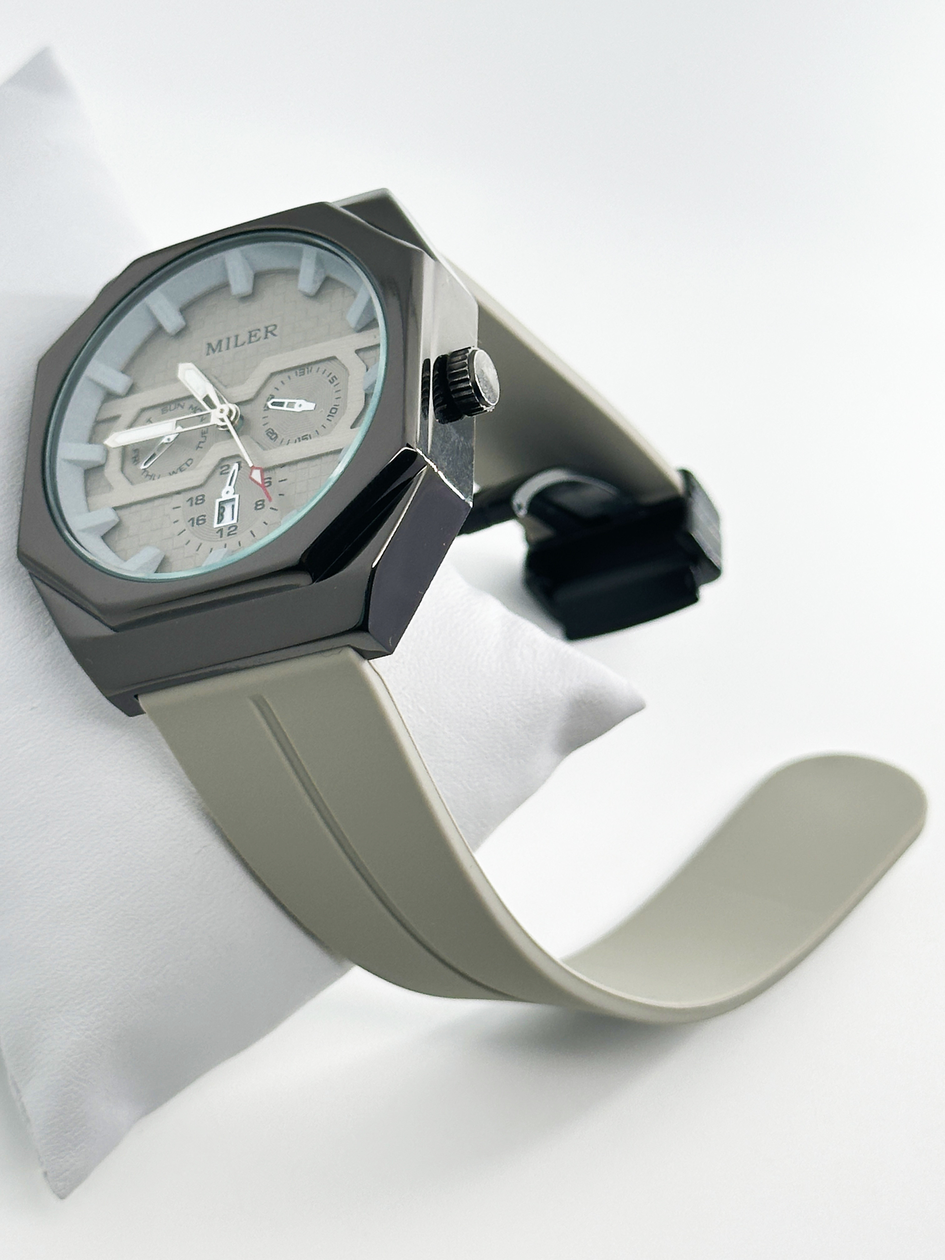 Casual Men's quartz Watches Minimalist Stick Needle Scale Three Eye Six Needle Waterproof men's quartz Watch